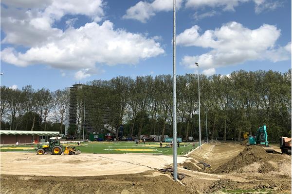 Aanleg kunstgras korfbalveld - Sportinfrabouw NV